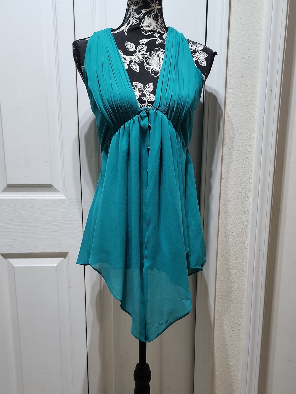 Teal Sleeveless V-Neck Women’s Top M